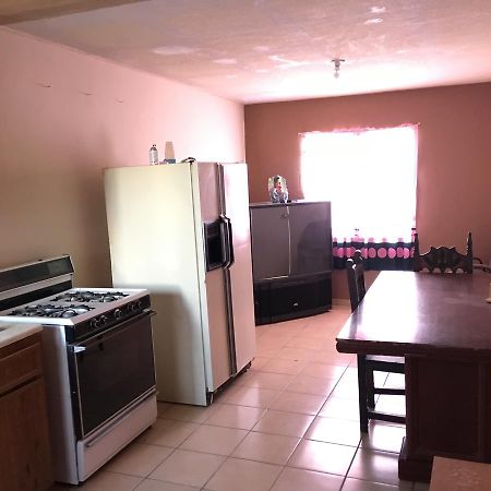 Blanquita Guesthouse Manuel F. Martínez エクステリア 写真