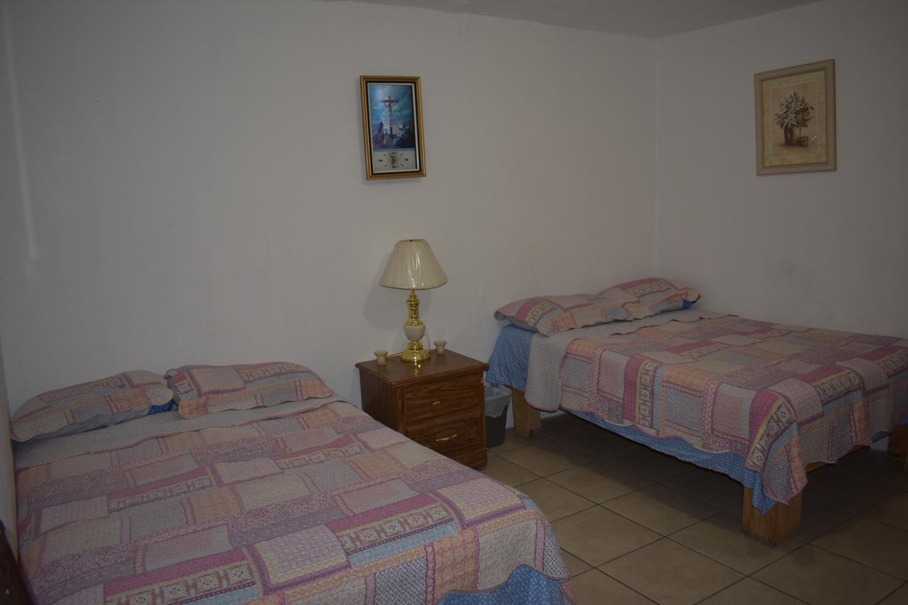 Blanquita Guesthouse Manuel F. Martínez エクステリア 写真